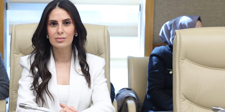 Marmaris İlçe Milli Eğitim Müdürü eşini proje okula atattı; Özcan konuyu Meclis’e taşıdı