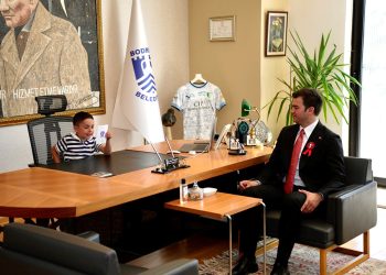 Başkan Mandalinci’nin Makam Koltuğu Çocuklara Emanet