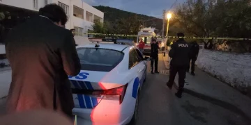 16 yaşındaki çocuk odasında başından silahla vurulmuş bulundu, yaşamını yitirdi