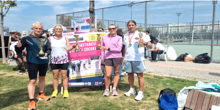 Bodrumlu atletler Gazi Koşusu’ndan 4 kupa ile döndü