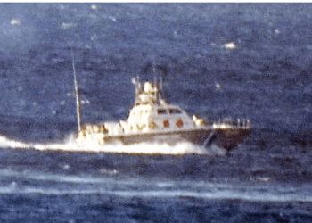 Bodrum açıklarında göçmen teknesini ateş açarak durdurdular