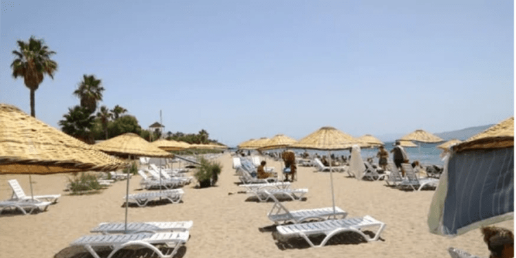 Bodrum Belediyesi halk plajındaki şezlongları 100 lira yaptı tepki yağdı