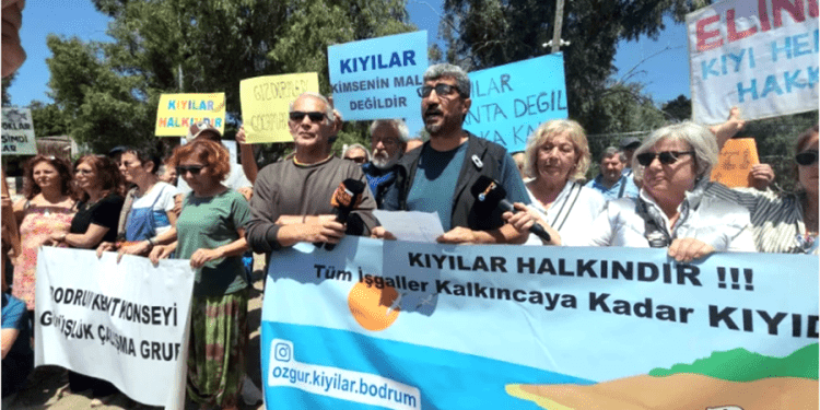 Gümüşlük halk plajında “Sezon başladı işgaller hortladı” eylemi yaptılar