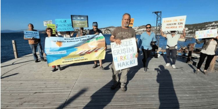 Gündoğan’da otel halk plajına iskele ve platform yaptı Bodrum ayağa kalktı