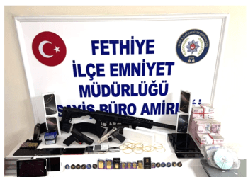 Dolandırıcılık şüphelisinin evinden cephanelik çıktı