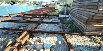 Bakanın otelinin bulunduğu koy iskele çöplüğü