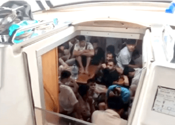 Bodrum açıklarında bir tekne dolusu göçmen ve 2 kaçakçı yakalandı