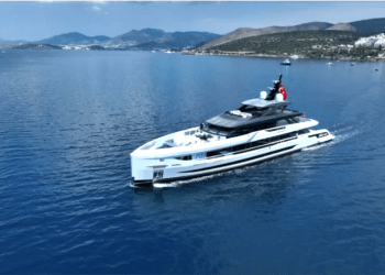 Bodrum tersanelerinde yapılan 50 metrelik yat denize indirildi