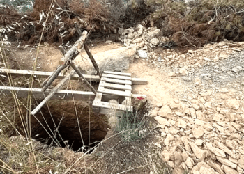 Define için 20 metrelik tünel kazarken polise yakalandılar