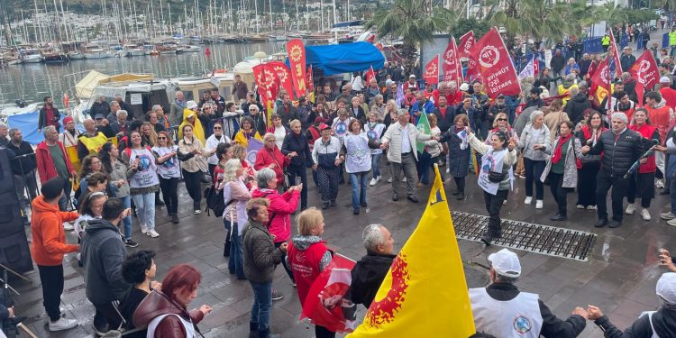 Bodrum’da yağmur altında 1 mayıs coşkusu yaşandı