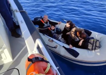 Lastik bot ile ailecek umuda yolculuk