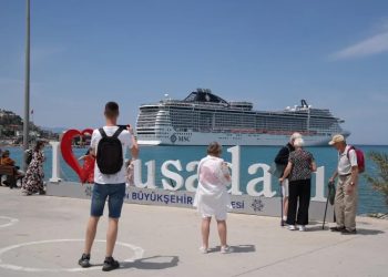 MSC Divina 4 bin 748 yolcusuyla geldi