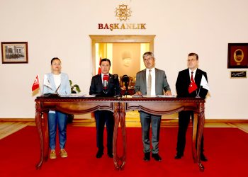 Topraksız Tarımda İş Birliği: Büyükşehir ve MSKÜ’den Ar-Ge Serası Protokolü