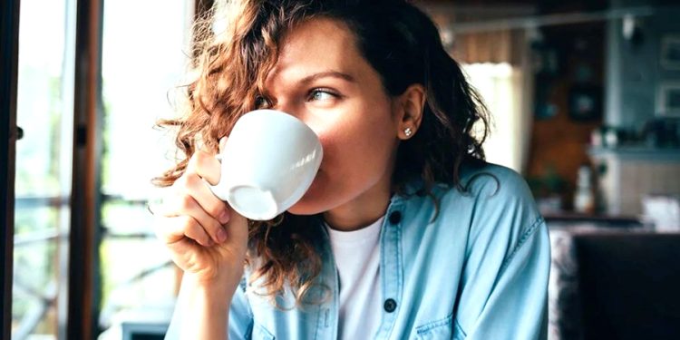 Kardiyolog açıkladı: Sabahları bu içeceği içmek kalbi koruyup, ömrü uzatıyor