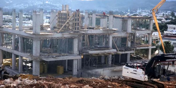 Bakanlık turistik ilçelerdeki inşat yasağını 15 gün uzattı, turizmci tepki gösterdi