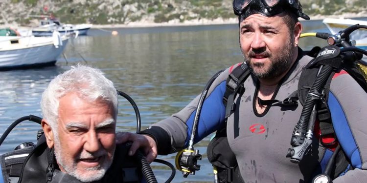 Aksona Mehmet, Ata Demirer ile Dalış Yaparak Süngercilikteki 60’ıncı Yılını Kutladı