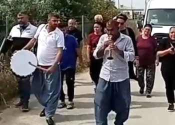 Trafik kazasında öldü, davul zurna ile toprağa verildi