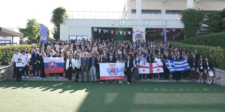 “Diplomacy Beyond Borders” Temalı TBMUN’25’e 400 Öğrenci Katıldı