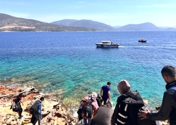 Kara Adada mahsur kalan göçmenler ve göçmen kaçakçısı kurtarıldı