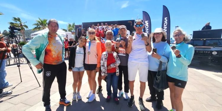 Bodrumlu atletlerden Çeşme maratonunda madalya yağmuru