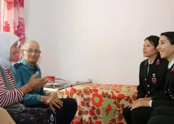 Jandarma’dan 75 Yıldır Evli Çifte Anlamlı Ziyaret