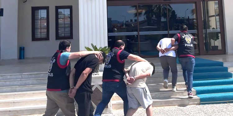 Akaryakıt İstasyonunda Kadına Saldıran Saldırganlar Yakalandı