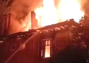 Milas’ta iki katlı ev alevlere teslim oldu