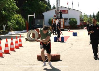 Alev savaşçısı olmak için komando eğitim parkurunda ter döktüler