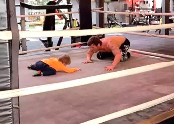 Kıvanç Tatlıtuğ ve oğlu Kurt Efe sosyal medyayı salladı