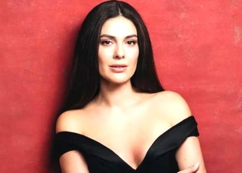 25 kilo veren Bergüzar Korel sezonu açtı, bikinili poz verdi