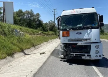 Kargo indirirken TIR’ın çarptığı kargo çalışanı yaşamını yitirdi