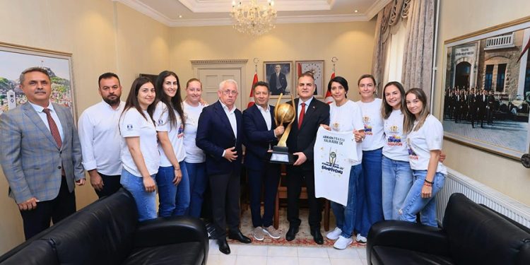 Yalıkavakspor, 5. Kupayla Protokol Ziyaretlerini Gerçekleştirdi