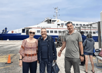 Bodrum’dan ilk feribot komşu Leros adasına gitti