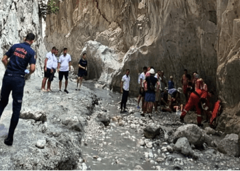 Muğla’da kanyon gezisi kabusa döndü: 3 yaşındaki çocuk ağır yaralandı