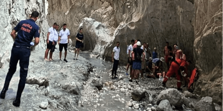 Muğla’da kanyon gezisi kabusa döndü: 3 yaşındaki çocuk ağır yaralandı