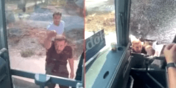 Turist dolu otobüse taşlı saldırı