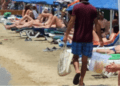 Bodrum’a turistlerle birlikte plaja daldılar, mısırcı, parfümcü, hanutcu