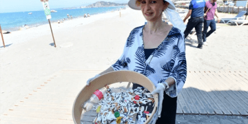 Plajlarda “ Sahilde iz bırak izmarit değil” etkinliği