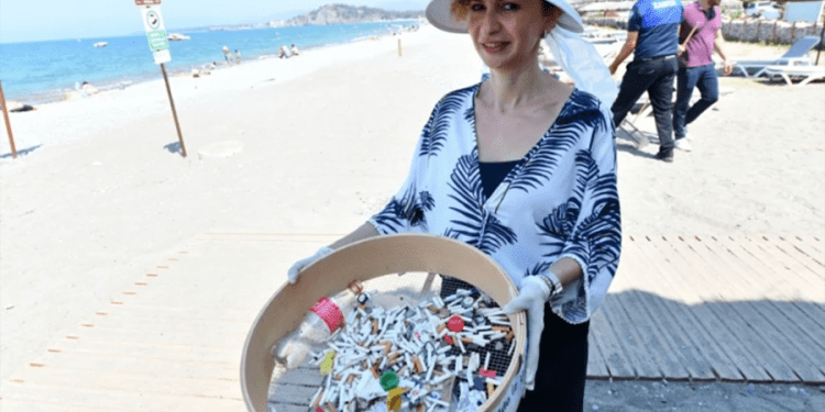 Plajlarda “ Sahilde iz bırak izmarit değil” etkinliği