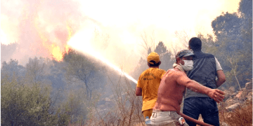 Akyarlar’da makilik yangını tatilcileri korkuttu