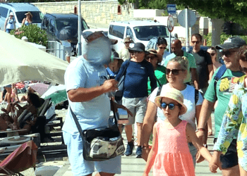 Denizden gelen turisti geleceğine pişman ettiler, Bodrum’a yakışmayan görüntüler