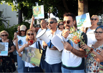 Bodrum’da zeytinli kömürlü “Zeytinime dokunma “ eylemi “Hangisini yersiniz”