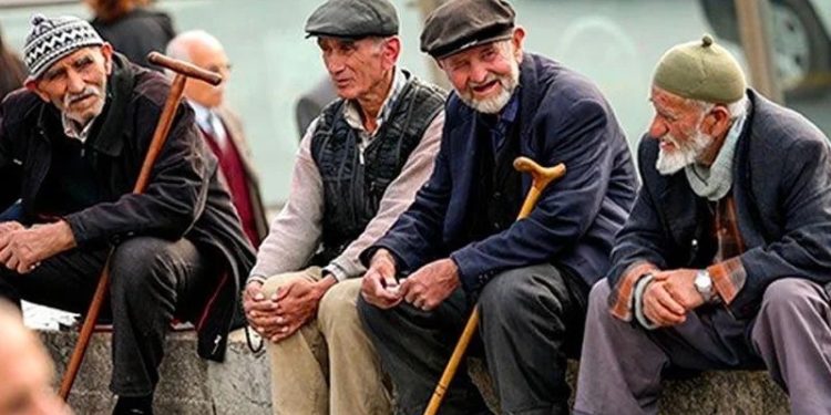 En düşük emekli maaşını 35 bin liraya çıkaracak dava