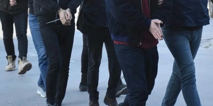 Muğla dahil Asker ve emniyete FETÖ operasyonu: Çok sayıda gözaltı