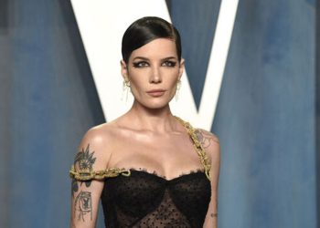 Halsey’den ‘kulis istekleri’ açıklaması