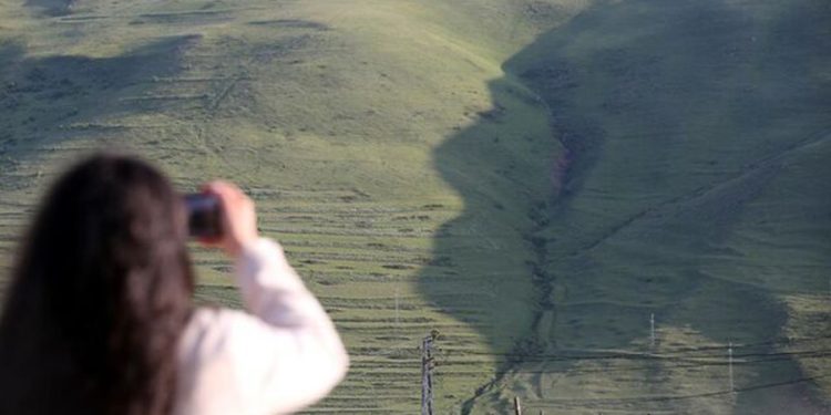 Ardahan’daki “Atatürk silüeti” bu yıl da oluşmaya başladı