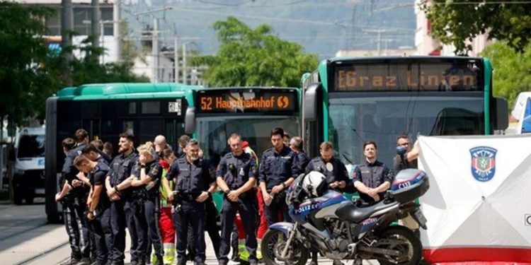 Eski okulunda katliam yaptı! Sınıflara ateş açtı, 10 kişiyi öldürdü