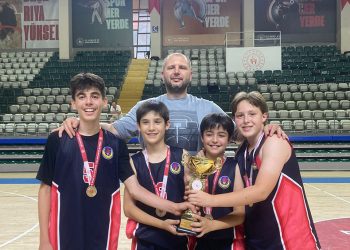 TED Bodrum Koleji Küçük Erkek Basketbol Takımı Namağlup Şampiyon Oldu