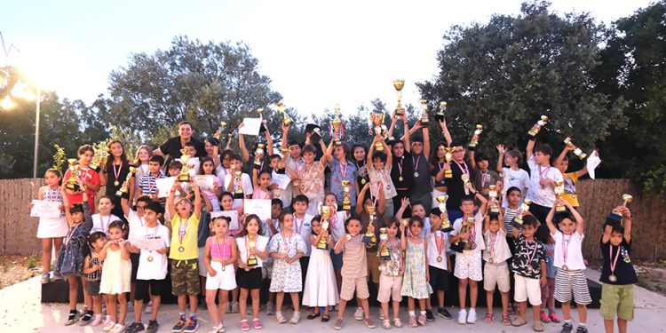 MİNİK HAYALLER ÖĞRENCİLERİ KUPA VE MADALYALARINA KAVUŞTU