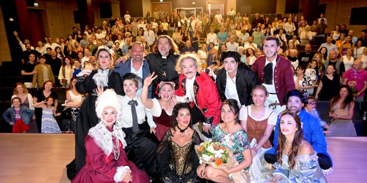 TED’in anne ve babaları Tartuffe’yi başarıyla oynadı